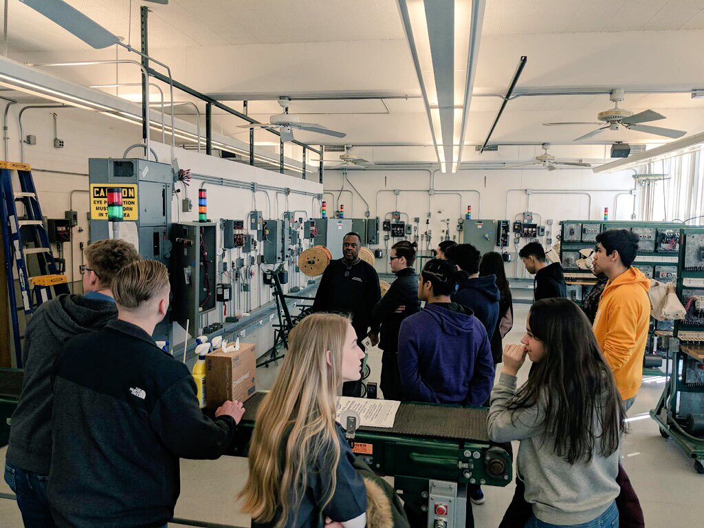 LeydenIndTech's tweet image. Construction class field trip to the IBEW Electricians Training Center today! #IndTech #CareerReady #LeydenPride