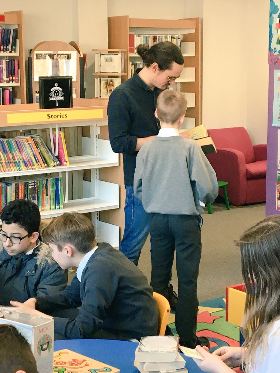 DeePointPrimary's tweet image. Triton had a marvellous morning at Blacon Library with our secret reader! Thanks Phil for helping us to select some new books and chatting with us- we hope you got home safely on your bike ride! #loveofbooks #secretreader