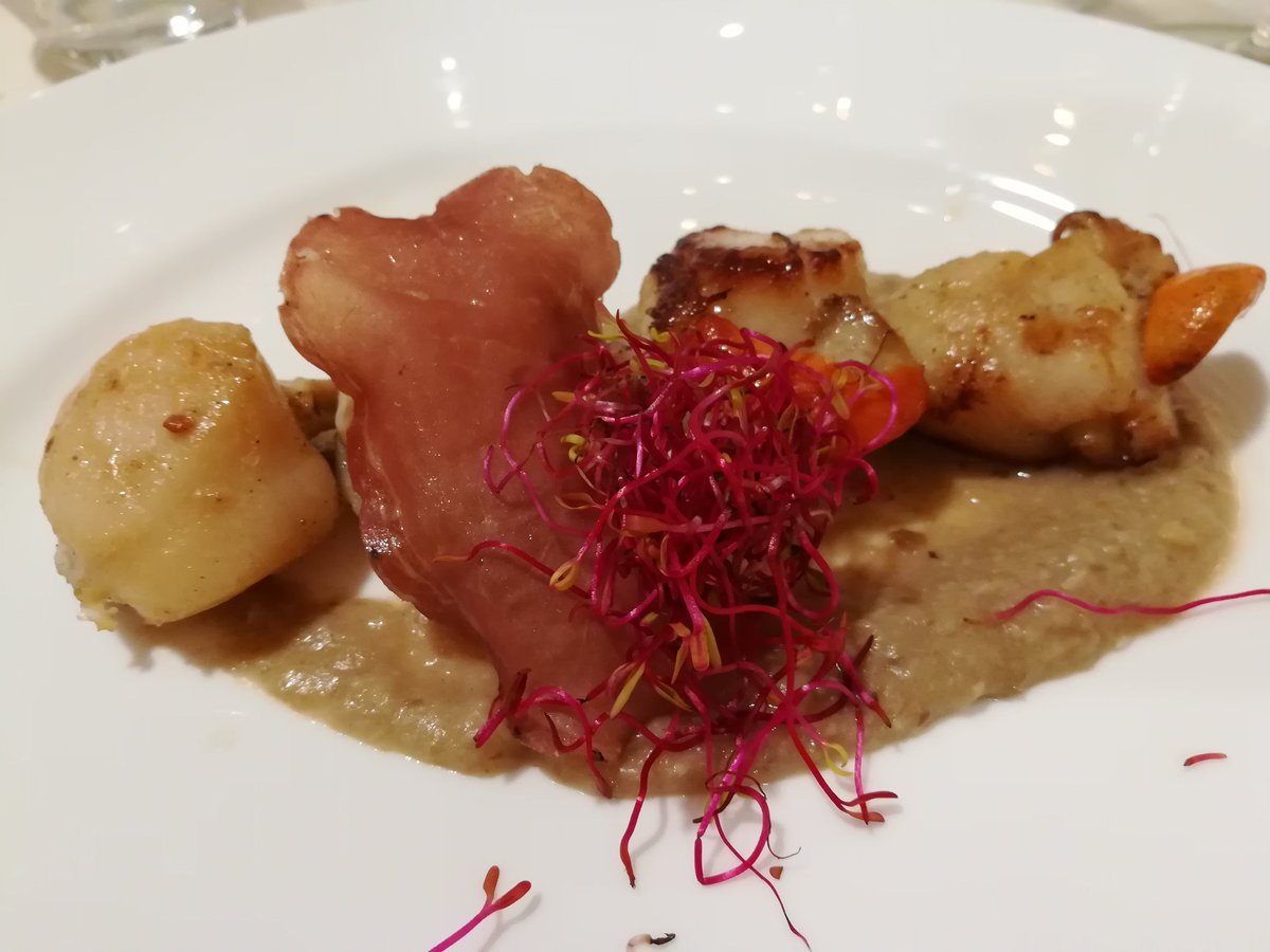 LaConsiglieria's tweet photo. #bcena di gala #Amira #Grandhotelgrado #cappesante cremsdiporcini chips di #Sauris #DonneArteFlambé @anboemo @Barbaga3Gaetano @attanasio_g @carlomorandini1 @rivierafriulana @il_piccolo @gitlchefs @illycaffe https://t.co/aF6IvEM4N4