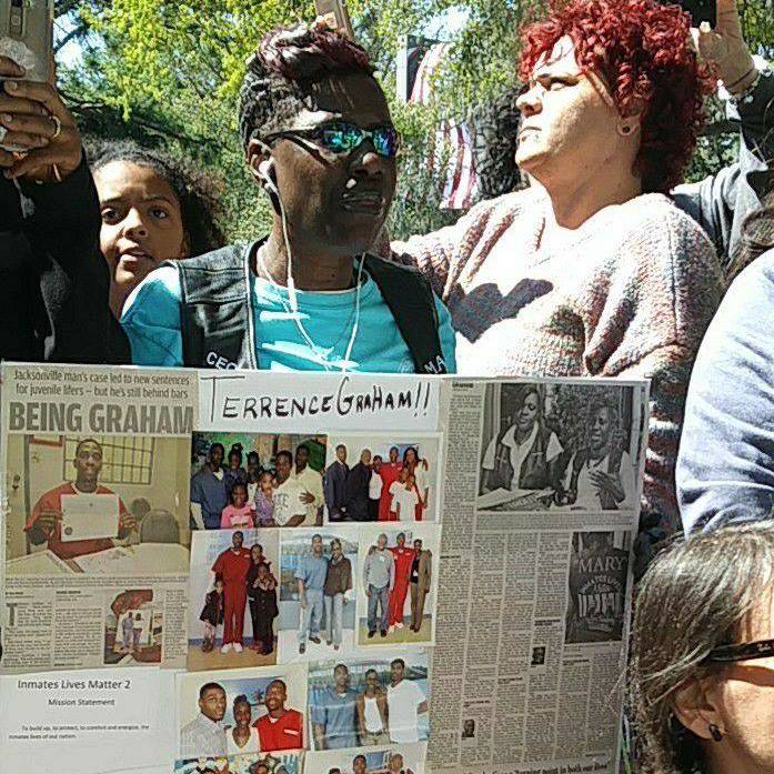 FightXPrisons's tweet image. On #InternationalWomensDay we're in Tallahassee standing w/ FL women fighting the human rights abuses in @FL_Corrections prisons.
Women, esp. Black women, r the fastest growing prison pop. &amp;amp; r the 1s who hold it down when loved ones get locked up
#NoVisitationCuts #OperationPUSH