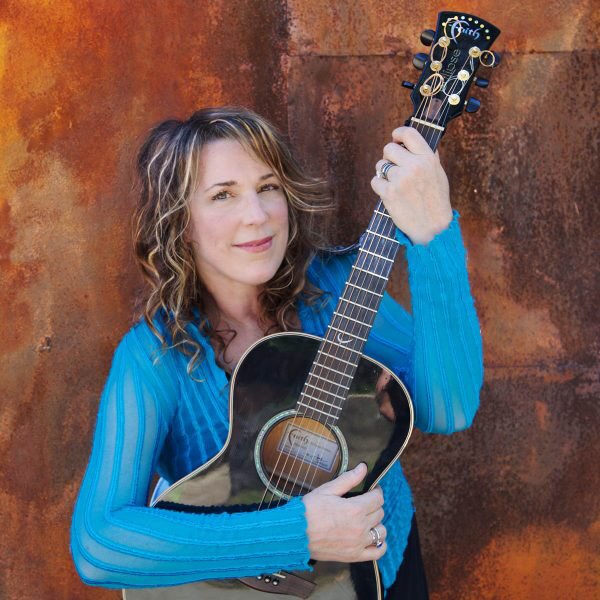 MikeNaylorradio's tweet photo. My special guest on @BBC3CR 12-2 on Sat is @bncmusic ahead of her gigs @StablesMK on Mon/Tues.
Beth talks about her new album #HeartsOfGlass, the art of songwriting, writing for other artists, the healing power of creativity, coping with loss,overcoming cancer & her upbringing https://t.co/hYeQUnCplM