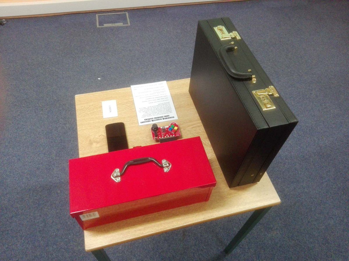 MrJohnSear's tweet photo. Here's the 'Escape Game' I built with @psiconlab that we deconstructed to teach real-world game-making to students @WarwickshireCol
Using NFC tech, incredible voice acting, #microbit & #bitcommander :) So much fun! Thanks @BOMlab & @OurWarwickshire https://t.co/9X43sSp2Wc