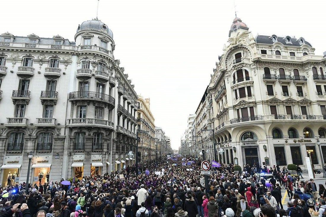 IndeGranada's tweet photo. El feminismo toma las calles de Granada en un día histórico #FeminismoesIgualdad #8deMarzoHuelgaFeminista    https://t.co/3JvVEFPAtS https://t.co/IPV6CXi3Km
