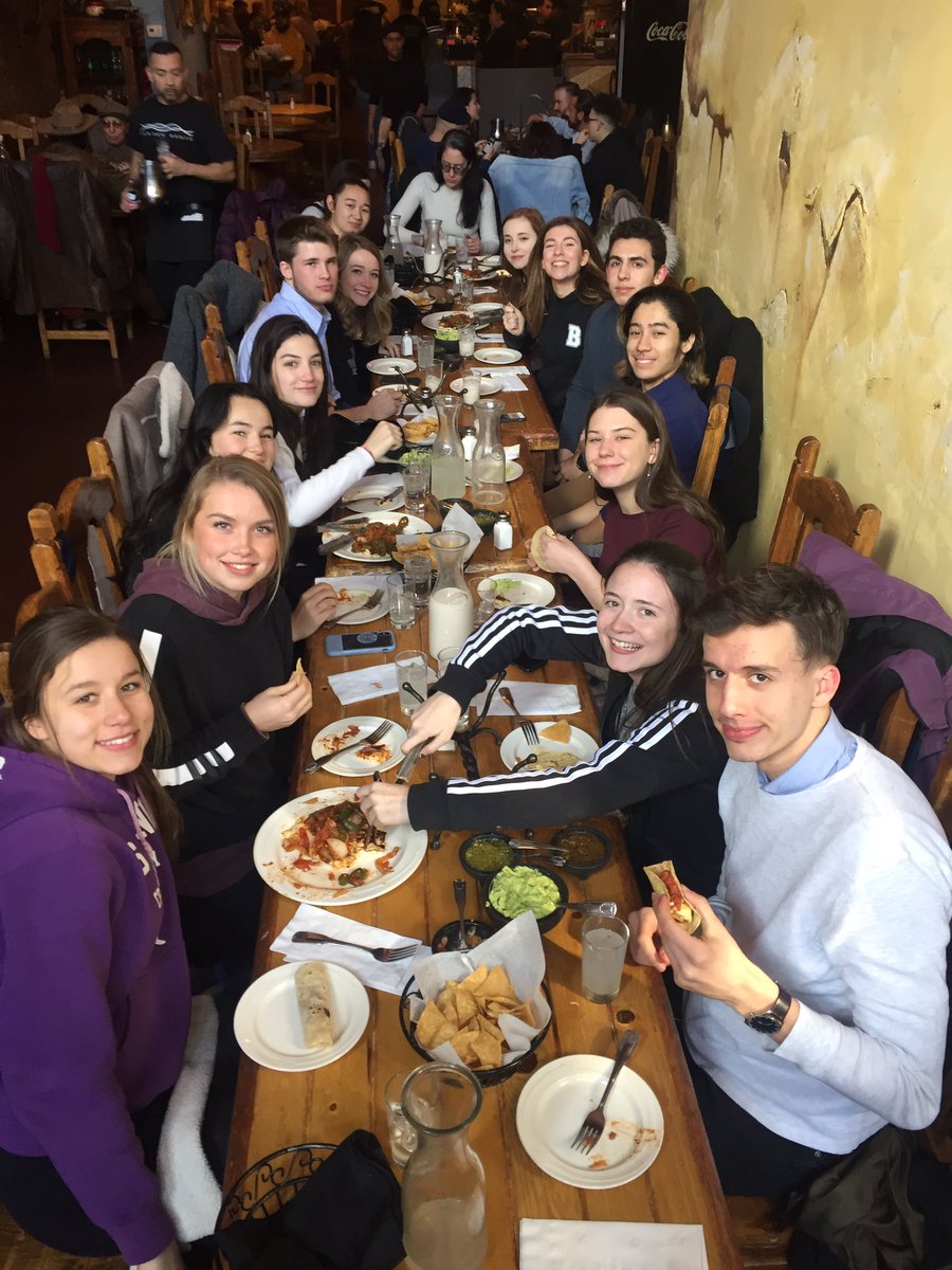 Almuerzo delicioso a Canton Regio!