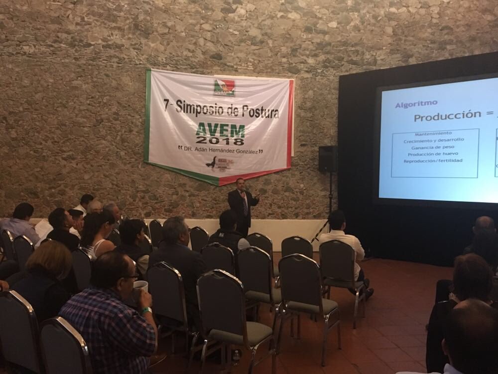 jesusmoralesdsm's tweet photo. Congrats @charraga_sil Poultry Technical Manager of @DSMFeedTweet Mexico for your participation as speaker of topic Layer Hen Nutrition in heat stress  at #AVEM Poultry Congress #Juriquilla #Queretaro @DSM @DSMLatam https://t.co/o2QumkNLOi