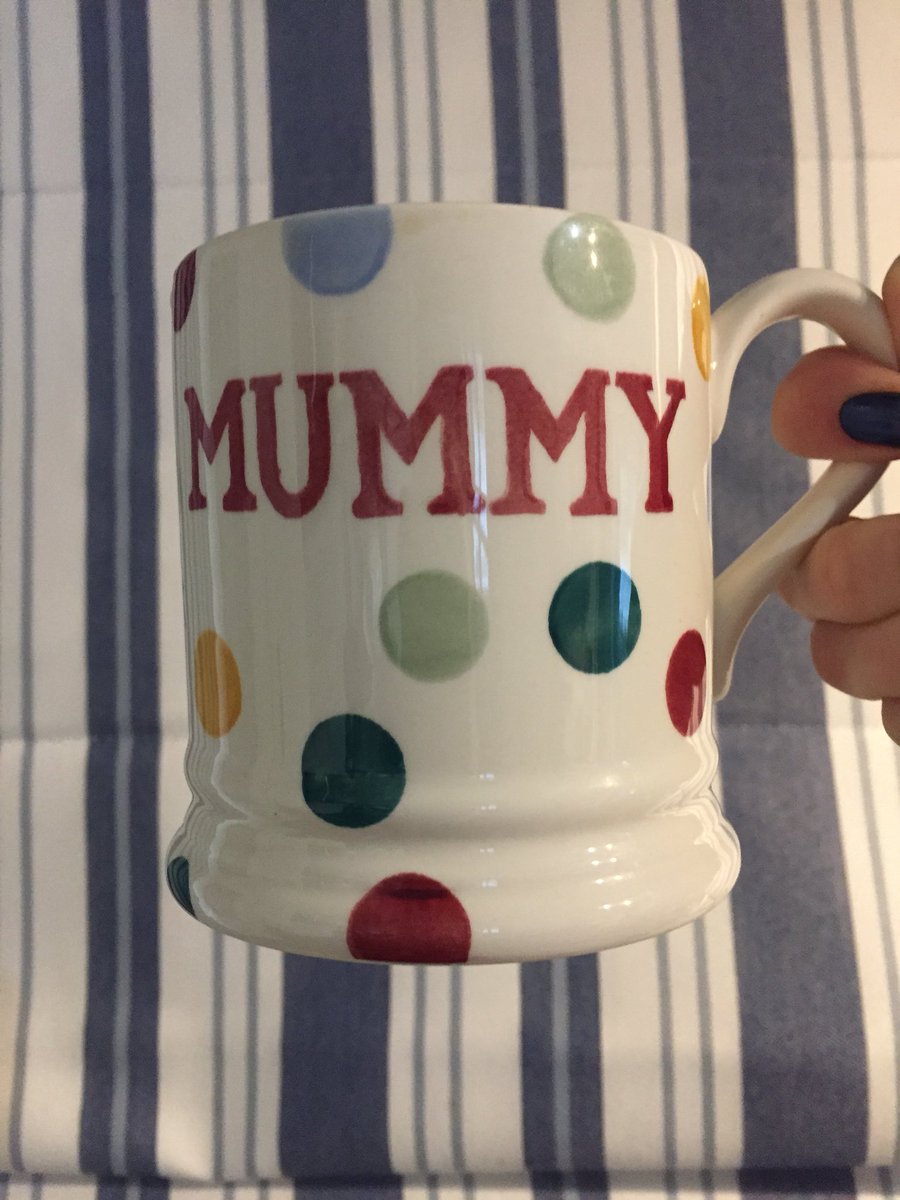 Rae1808's tweet photo. Early #MothersDay present. Oakley did well thanks to @01_Liam. Another to add to the @EmmaBridgewater collection. 💙💖 https://t.co/8pq5YfXhav