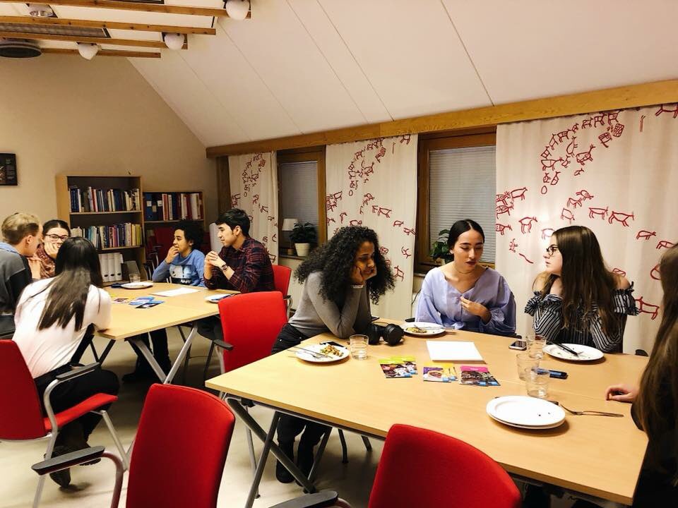 FN_OSD_UNG's tweet photo. Idag uppmärksammade vi internationella kvinnodagen med film- och tacomys samt givande diskussioner kring ämnet. 
Tack till alla som kom och bidrog till en mysig och intressant kväll!
#InternationalWomansDay @SFNUNg @UN_Women @FNforbundet https://t.co/TquEurfSaH