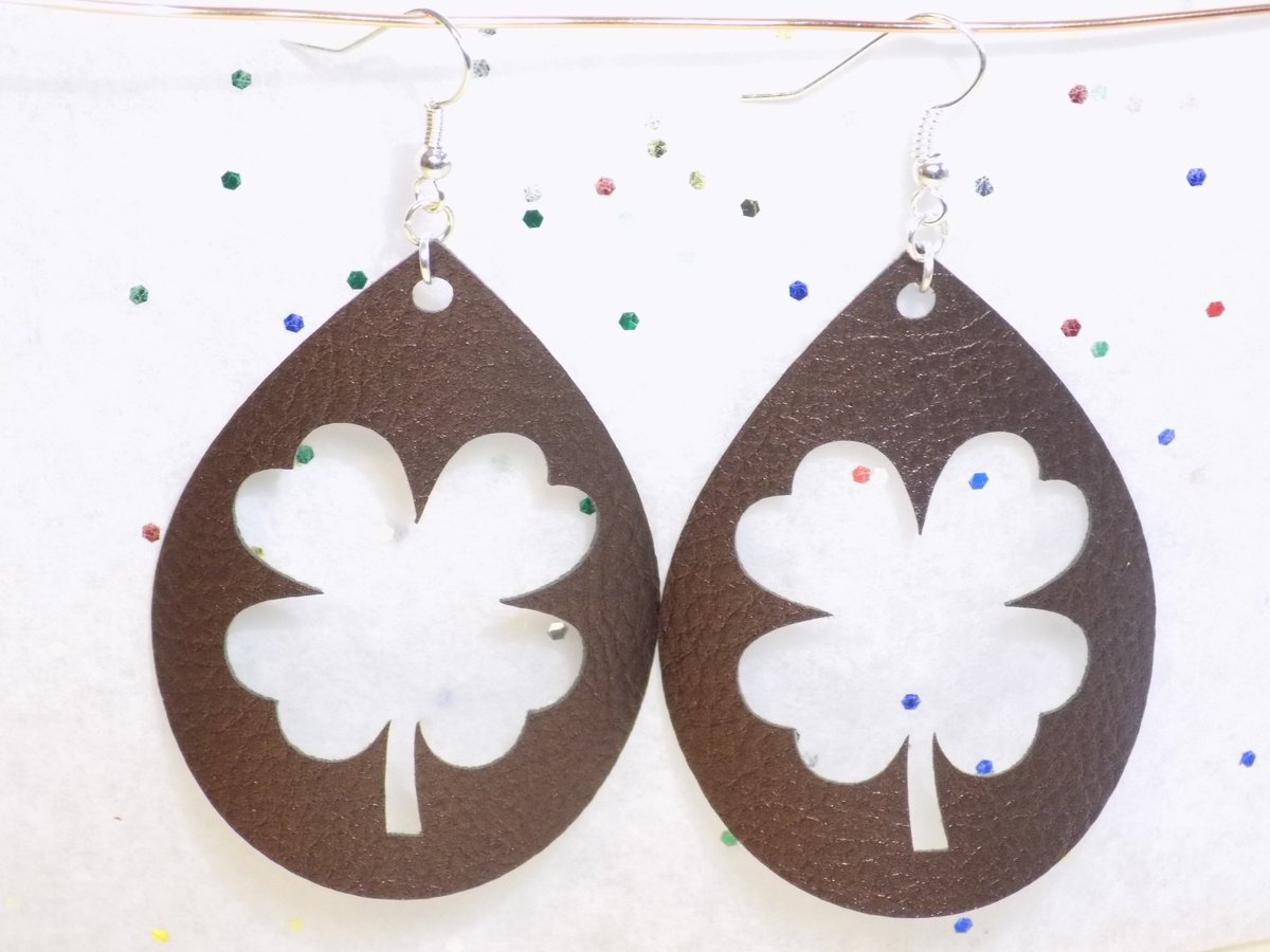 VVCreations2's tweet photo. Excited to share the latest addition to my #etsy shop: Faux Leather teardrop earrings, Vegan leather tear drop earrings, Four Leaf Clover Earrings https://t.co/Gu3spUbUZx #jewelry #earrings #fauxleather #naturejewelry #etsyseller #Epiconetsy #giftideas #giftsforher https://t.co/5D1JFeiJTw