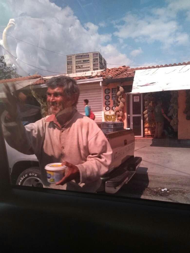 BitcoinCashVE's tweet photo. Thanks to your wonderful donations our friends from @AlimentandoconA have been hard at work bringing food, medical supplies and smiles to those who so desperately need them. We're SO proud of you!  #BitcoinCashVenezuela #BCH #workingbitcoin https://t.co/5wWnJjgGIp