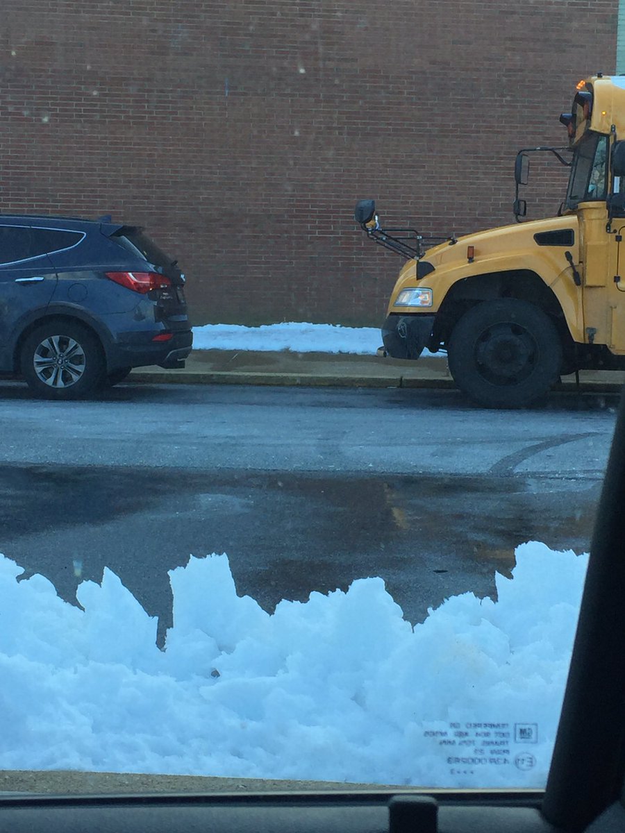 ihasty07's tweet photo. Stanton and Marbrook's parking lots looked amazing! Thank you @RedClaySchools for getting schools cleared and open today! @dhasty01 https://t.co/l4aW9jq1Ax