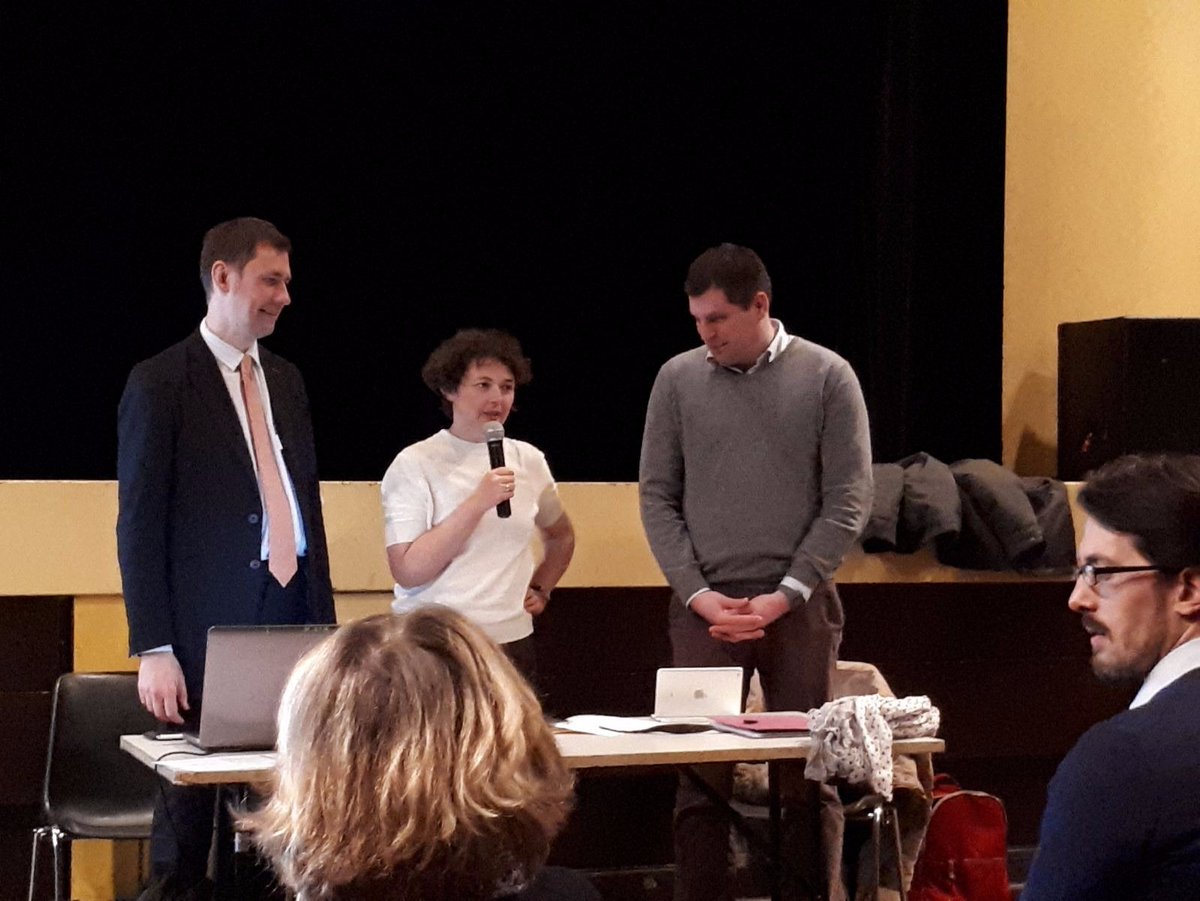 RE_Puteaux's tweet photo. Atelier préparatoire ce soir pour La Grande Marche Européenne 🇫🇷🇪🇺 #LREM #LREM92 @AndSoldatenkov @92enmarche https://t.co/5Vs2EFsYlu