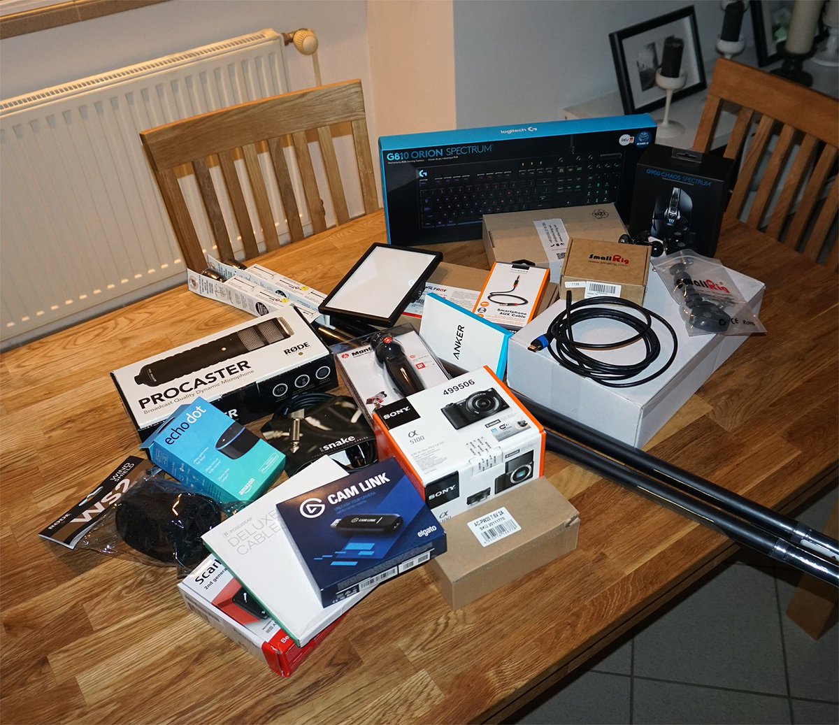 streampriester's tweet photo. Mein Equipment Loot für die bevorstehende Verbesserung des Streams. Ich bedanke mich für Euren Support, ohne den ich diese Investitionen nicht getätigt hätte.
#noproductplacement #nosponsoring #twitchsubsupport #twitchdonationsupport #reinvestition #danke https://t.co/ryPcCO9iao