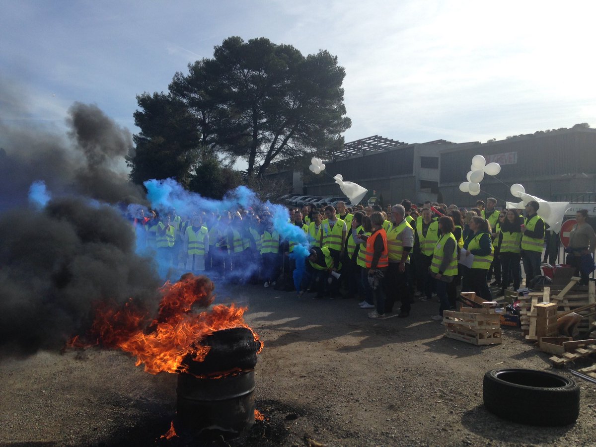 Galderma_Nestle's tweet photo. La grève est reconduite !

Après une mobilisation exceptionnelle aujourd'hui, et aucune réaction de @NestleFr les salariés de Galderma continuent la lutte.
#OnLacheRien https://t.co/38UdddSmYW