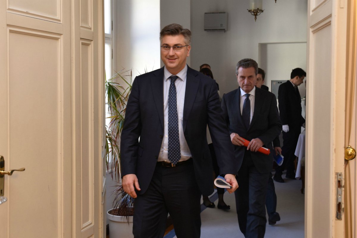 GOettingerEU's tweet photo. 3 key messages I take back from my #EUBudget talks in  #Croatia: 1/  #cohesion +regional development = key  2/  strong interest in pre-accession instrument  #euro area budget line + willing commit reforms. 3/ #migration + #bordermanagement important
PM @AndrejPlenkovic
@EK_Zagreb https://t.co/P5uqGSMnKB