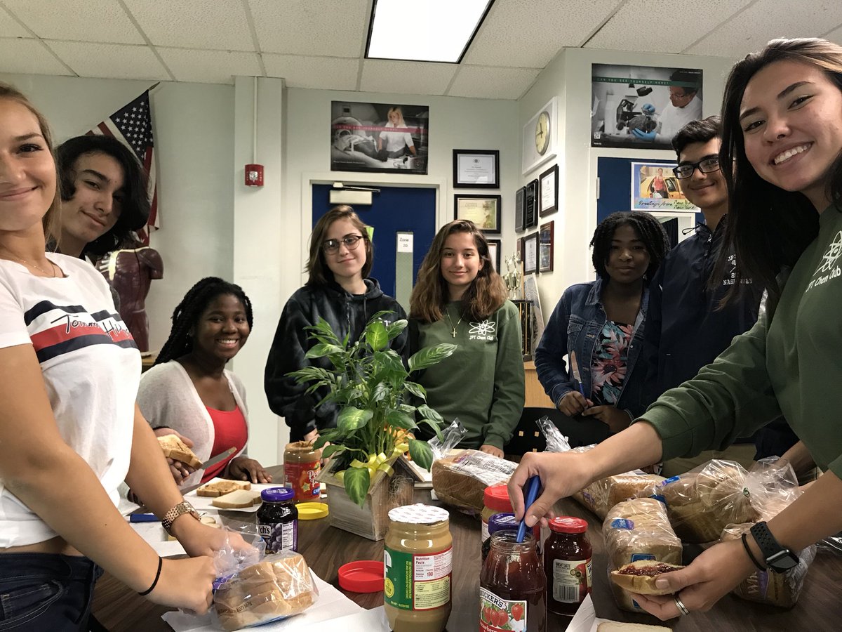 JPTHOSA1718's tweet photo. Not only does she teach us, she feeds us too!!! ☑️#communicationskills https://t.co/aH2UqhNOG8