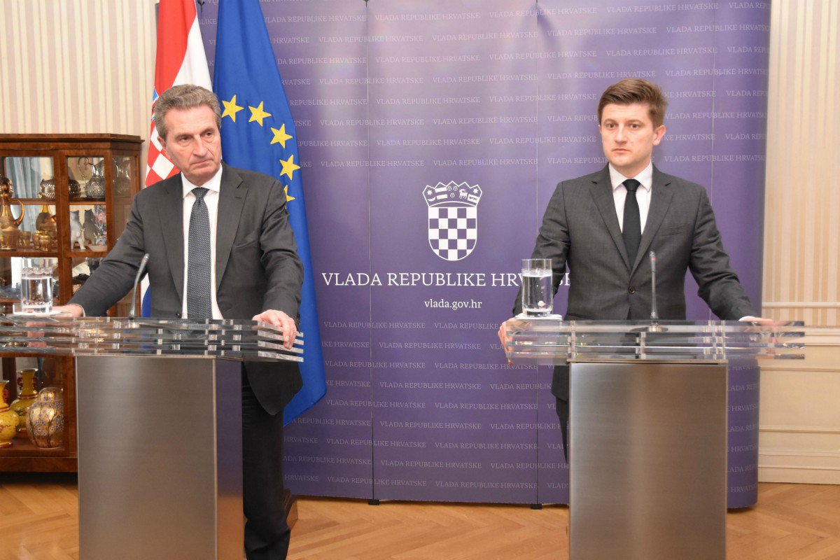 GOettingerEU's tweet photo. 3 key messages I take back from my #EUBudget talks in  #Croatia: 1/  #cohesion +regional development = key  2/  strong interest in pre-accession instrument  #euro area budget line + willing commit reforms. 3/ #migration + #bordermanagement important
PM @AndrejPlenkovic
@EK_Zagreb https://t.co/P5uqGSMnKB