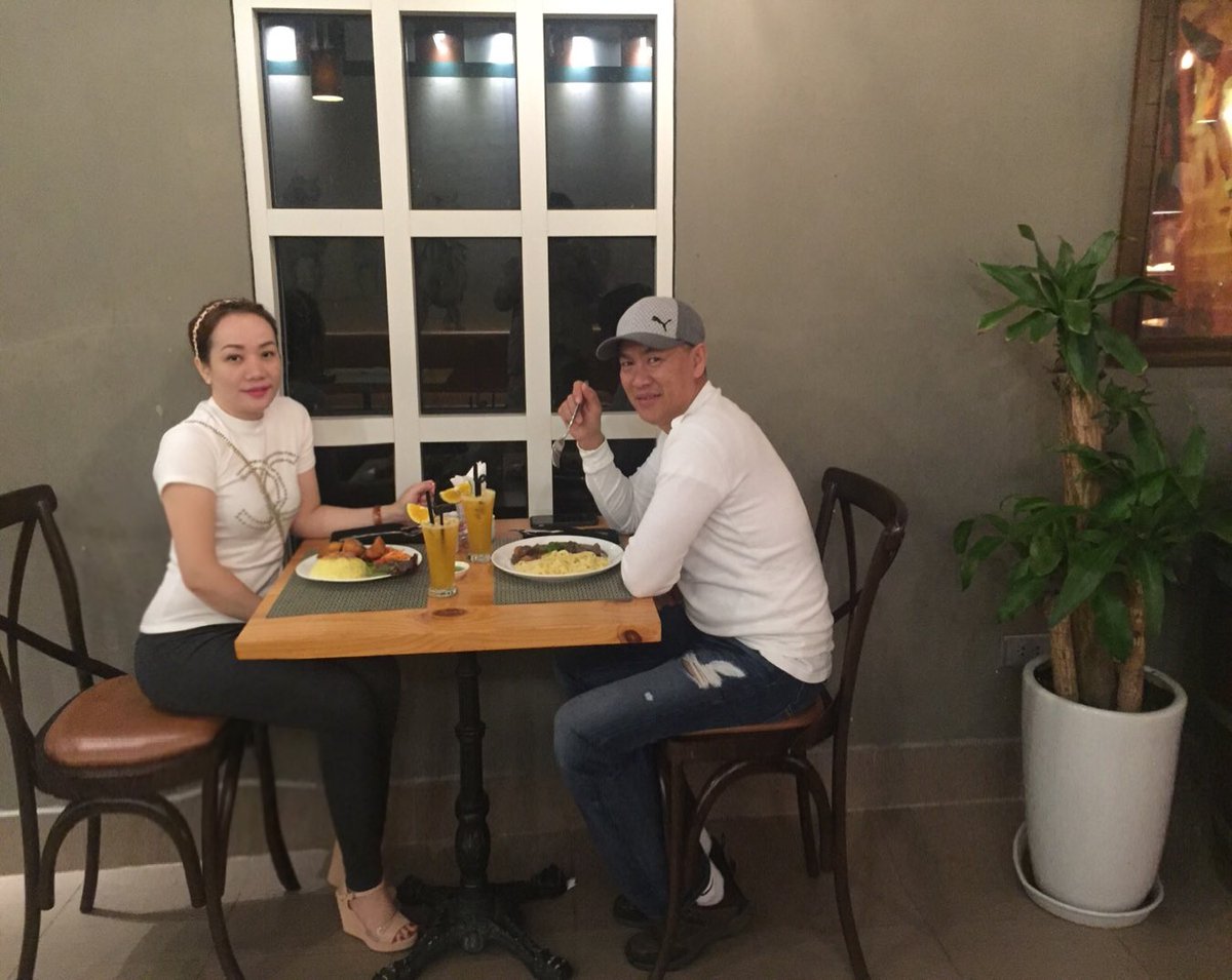 NattyLe0212's tweet photo. Ăn tối &amp; đi dạo. 😘😘
#dinnerwithlove
#10độC
#relaxtime https://t.co/zcKZMuHG8Y