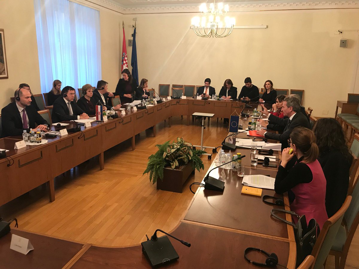 3 key messages I take back from my #EUBudget talks in  #Croatia: 1/  #cohesion +regional development = key  2/  strong interest in pre-accession instrument  #euro area budget line + willing commit reforms. 3/ #migration + #bordermanagement important
PM <a href="/AndrejPlenkovic/">Andrej Plenković</a>
<a href="/EK_Zagreb/">EK Zagreb</a>