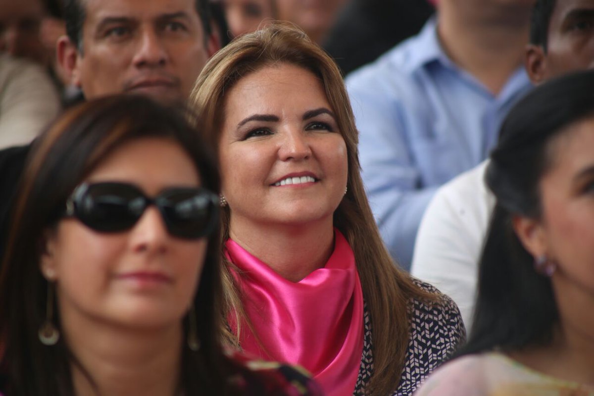 Gabii100x's tweet photo. El titular de EMCO EP @edissongarzong asiste  a la campaña ''Sé tú sin violencia'', en conmemoración al #DíaDeLaMujer en #Guayaquil, una estrategia de erradicación definitiva del maltrato hacia la mujer, niñez y adolescencia. #MujerSerEjemplar https://t.co/3ryZePguys