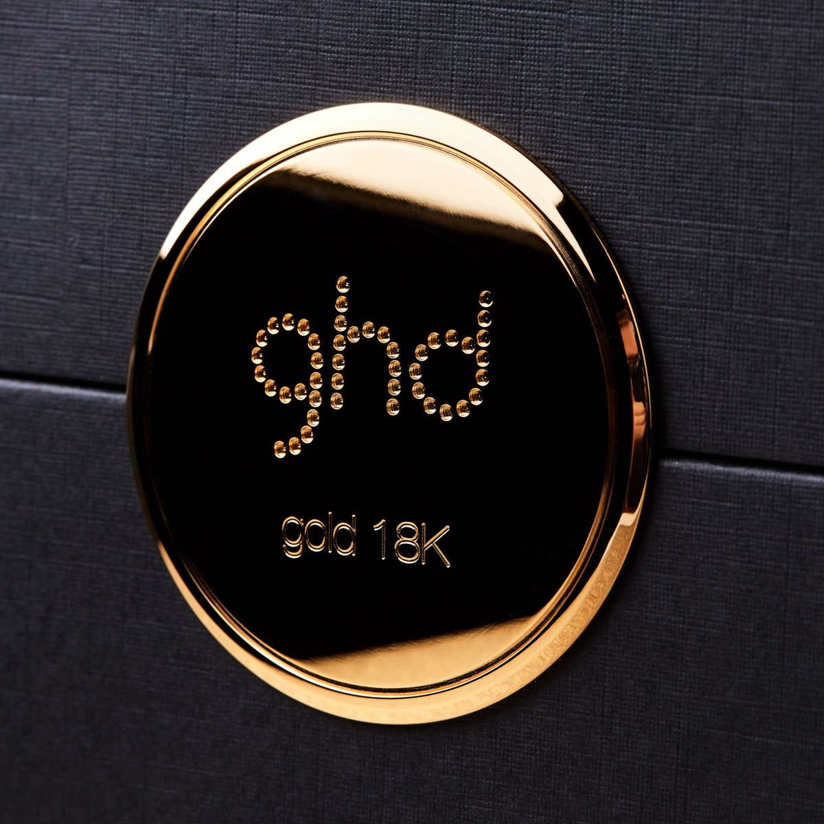 ghd's tweet photo. Fit for a queen 👑

Our most extravagant tool ever, made with 18 carat gold. Only a few exist in the world, and one could be yours. Discoevr more… https://t.co/OvFp4w8cjX https://t.co/9ezxnU43MD