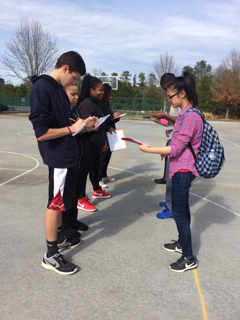 SenoraHudgins's tweet photo. Thinking back to warmer days doing Spanish “speed dating” outside ☀️ https://t.co/q1Moys3vh1