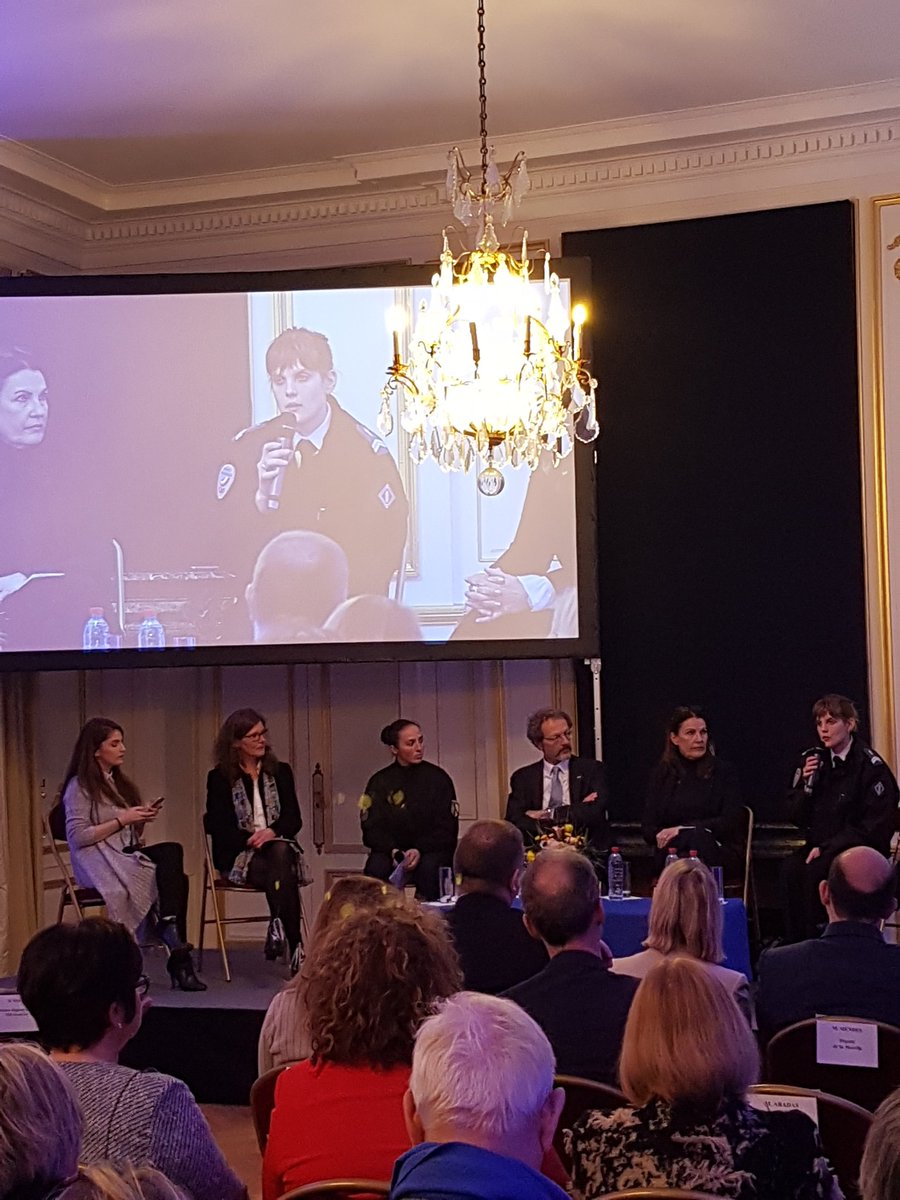 Prefet57's tweet photo. #Prefet57 #SNCFemmes #8Mars
Aurélie KOSZUCKI Gardien de la paix conseille aux femmes d’« OSER entreprendre ce qu’elles désirent. Ne vous découragez pas, tout est accessible. » https://t.co/l8ZBqScny7