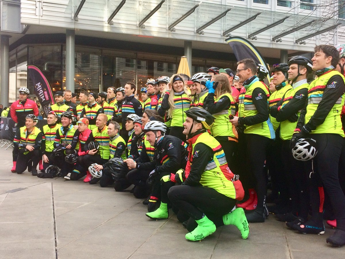 Delighted to join the <a href="/ClubPeloton/">Club Peloton</a> #cycletomipim2018 for their 1st stage on #iwd2018 - lots of new faces. Have a great journey, all! <a href="/Tibbalds/">Tibbalds</a>