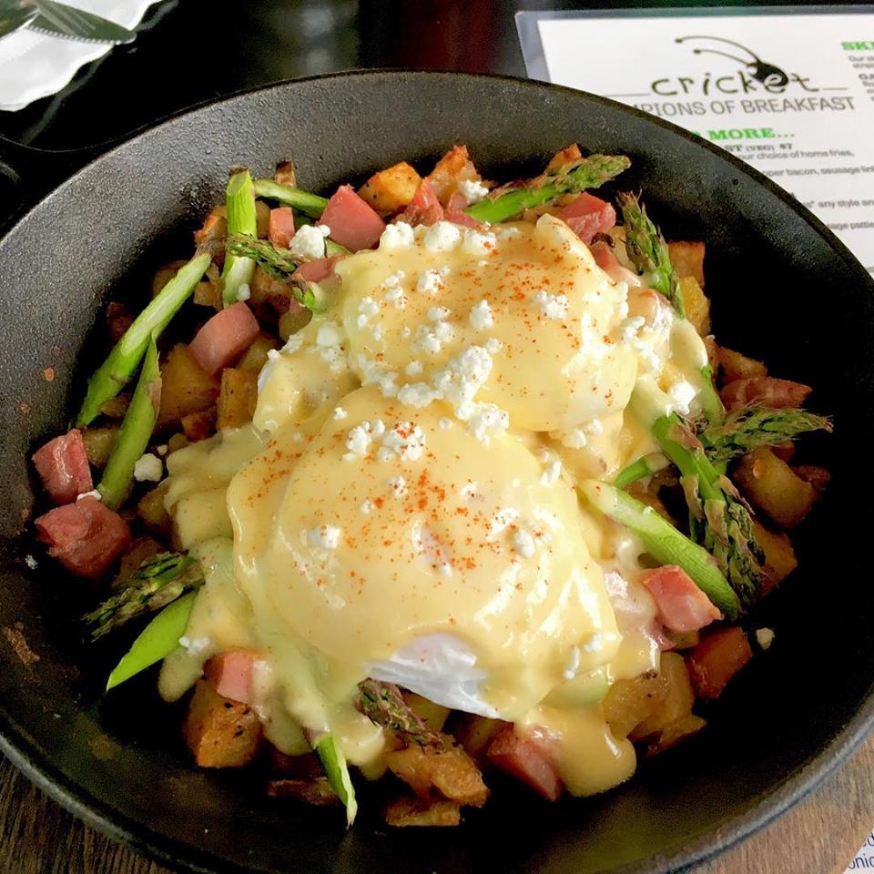 cricketcafe's tweet photo. Our  Almost Spring Skillet will help perk up a rainy day! Asparagus,  prosciutto, home fries, 2 poached eggs, Hollandaise, &amp; goat cheese, served hot out of the oven in a cast iron skillet. #pdx #pdxeats #breakfast #brunch #belmont #sepdx #asparagus #prosciutto  #eggs https://t.co/XQ8BQOZnh8