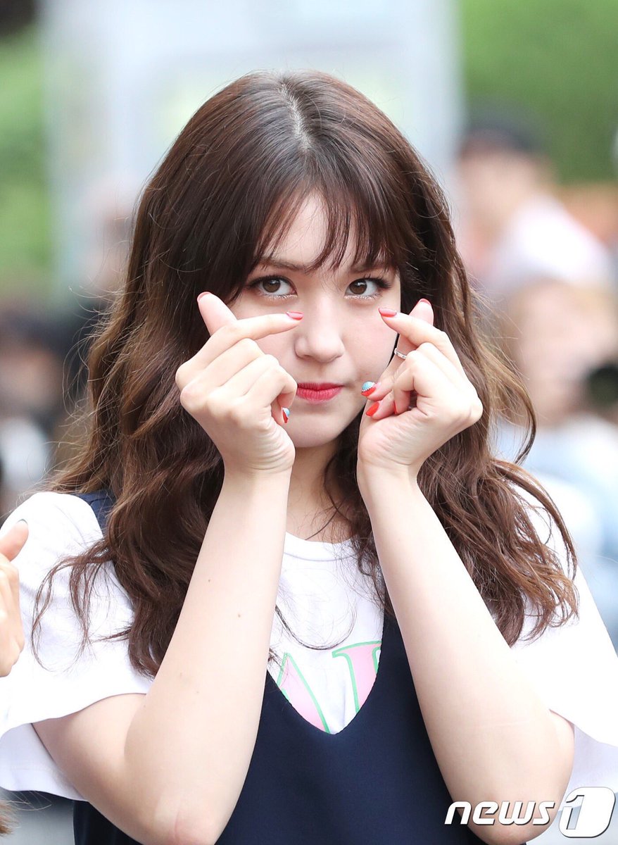 somipics's tweet photo. 💫To our wonderful Somi💫
!!!~ #HappySomiDay ~!!! https://t.co/PNEEOtpw12