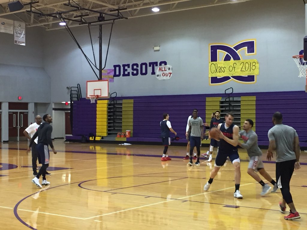 dchs_basketball's tweet photo. A big thank you @MemphisHustle @CoachCyprien @select_pt for bringing their practice @dchsjaguars The coaching staff &amp; players are a class act! They are an incredible group who have been great to us &amp; our community! Best of luck to them! #HUSTLE #TeamDCS @DTTsports @memgrizz https://t.co/PA2NK2zVcA