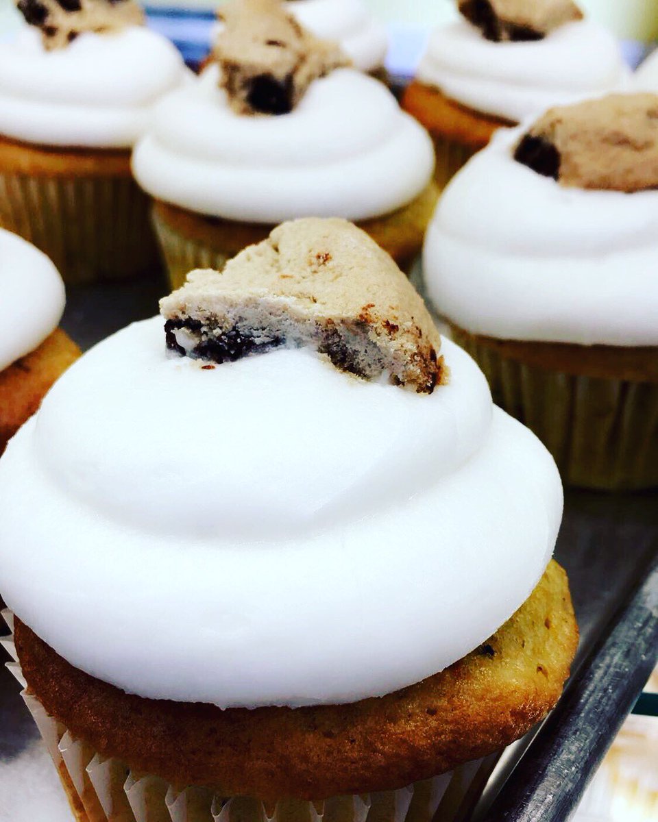 On he menu today...Chocolate Chip Cookie Cupcakes 🍪🍪🍪
#cupcake #cookies #chocolatechip #ubereats #availabletoday