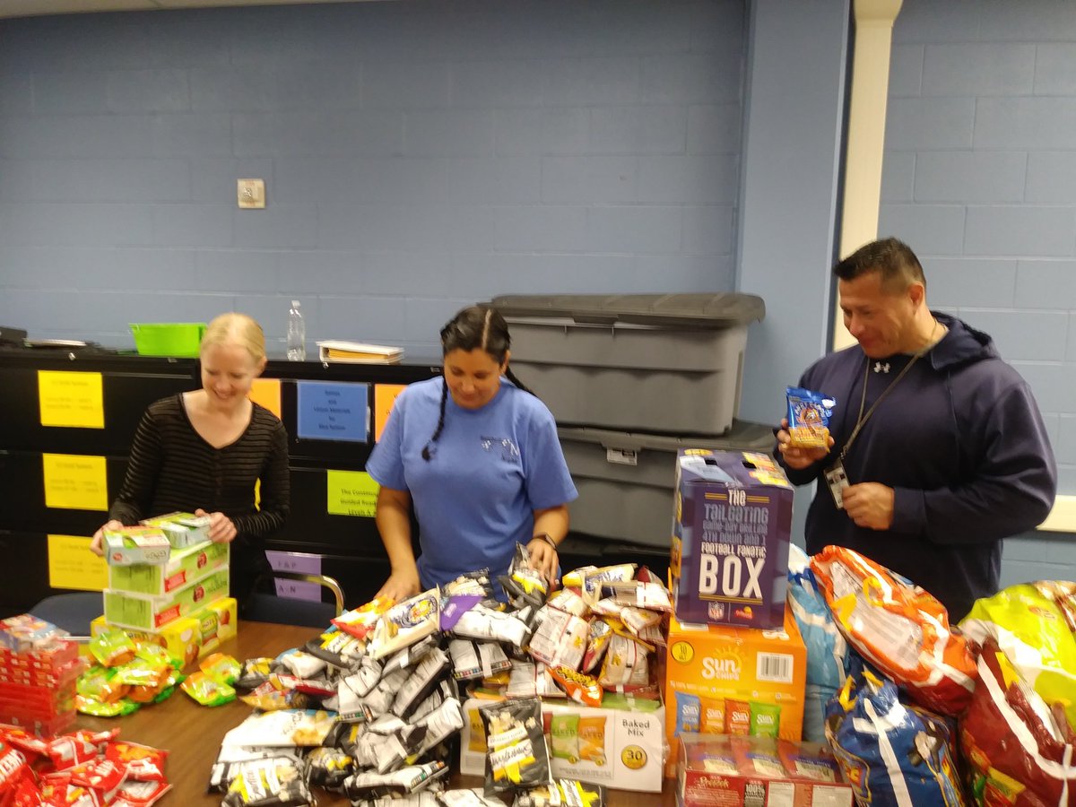 keniape72800927's tweet photo. River of snacks!!!! So exciting!! THANK YOU @NISDBeard for donating snacks for our kiddos to have during SPRING BREAK!! #NISDInspired #beardrocks #hatchettrocks #actsofkindness @Parraceleste1 @NikkiStaib @AdamLBock https://t.co/N4pSboUbEc