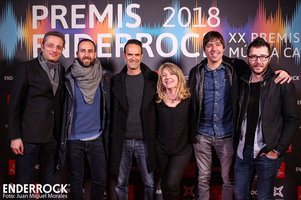 blaumut's tweet photo. Ahir vam estar als #premisenderrock i només us podem donar les gràcies per tot el suport que ens heu donat, malgrat no haver aconseguit cap guardó.Felicitats als premiats i en especial a @txarango 👏👏amb qui compartíem categoria.Llarga vida a la música d'aquest país!📸 @rockviu https://t.co/DB0VYPIvIM