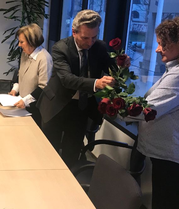 My turn now to give flowers -  to the representatives of Croatian women association: @CenzenaRosa – Centre for female War Victims
<a href="/NatasaMedved/">Nataša Medved</a> – Centre for female Studies 
@zenskaMrezaRH – Croatian Female Network #IWD2018