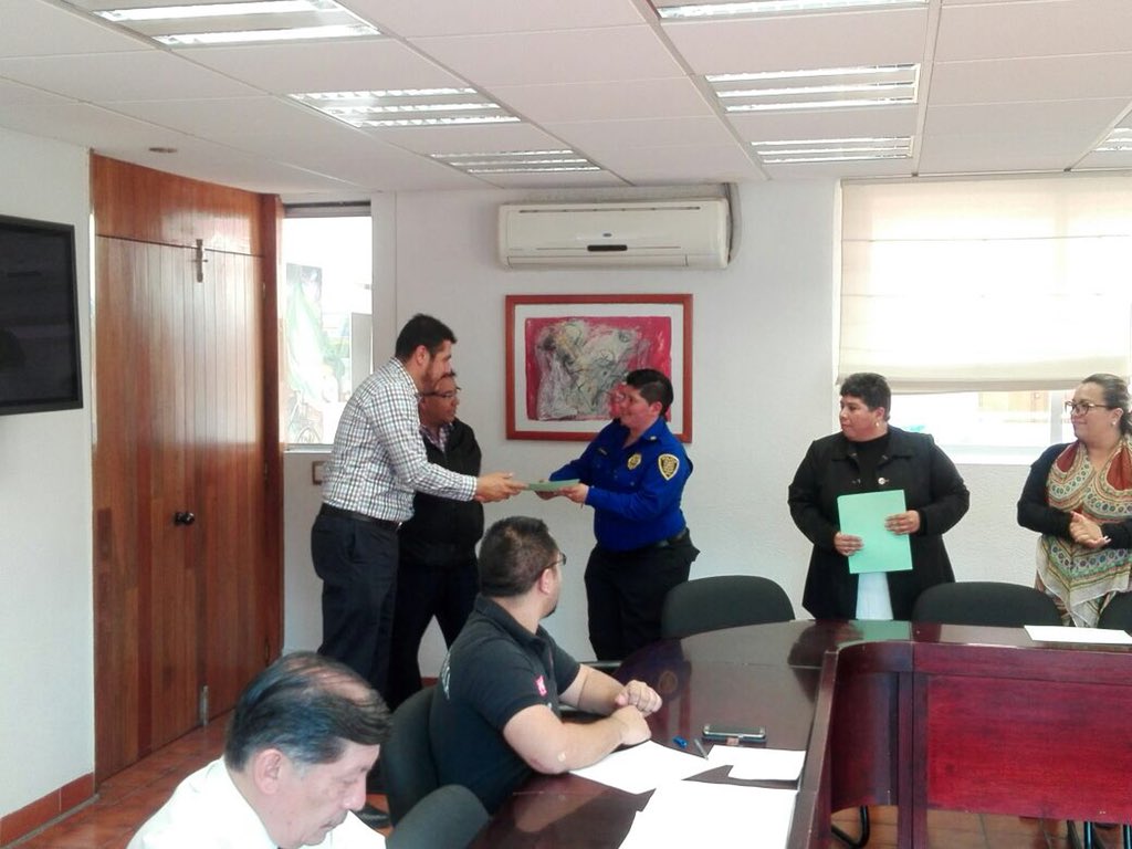 Realizamos entrega de reconocimientos a compañeras funcionarias en el Gabinete de Seguridad Pública y Procuración de Justicia en la delegación Álvaro Obregón en el marco del
"Día internacional de las Mujeres" #DíaDeLaMujerCDMX