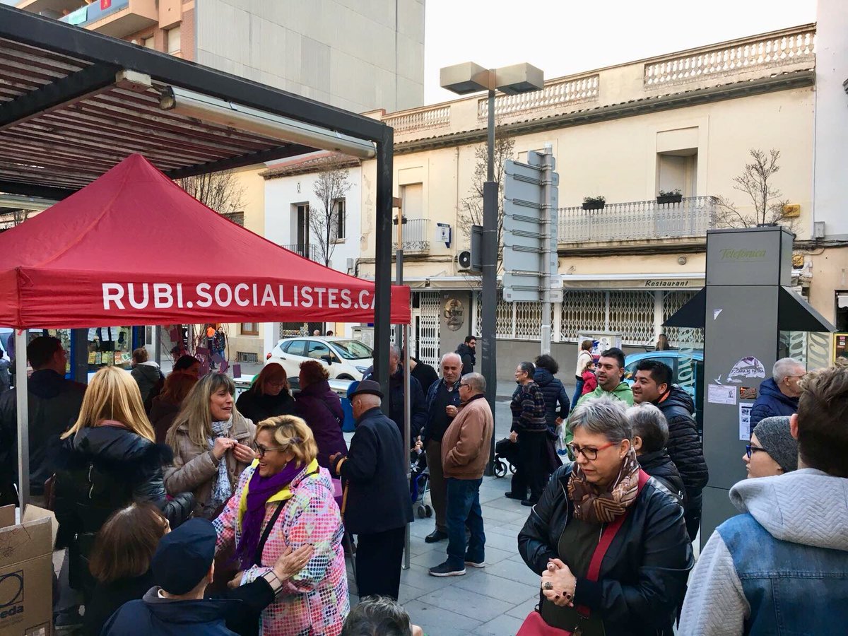 PSCRubi's tweet photo. A #RubiCity, Carpa #Socialista i Xocolatada pel Dia Internacional de les Dones, compartint amb fermesa els millors desitjos. La defensa de la #Igualtat i els drets com a bandera, avui #8març i sempre. #GRLPWR #milloremRubí https://t.co/9Hbafm7a9j