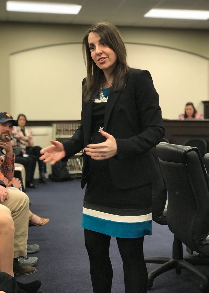 CHFSKy's tweet photo. Thank you @KYTreasurer Ball for your words of wisdom to @FRYSCKy pages &amp; for sharing the secret to a great 1st impression: the handshake https://t.co/E4WtVHzFAo