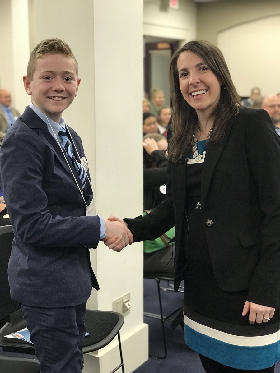 CHFSKy's tweet photo. Thank you @KYTreasurer Ball for your words of wisdom to @FRYSCKy pages &amp; for sharing the secret to a great 1st impression: the handshake https://t.co/E4WtVHzFAo