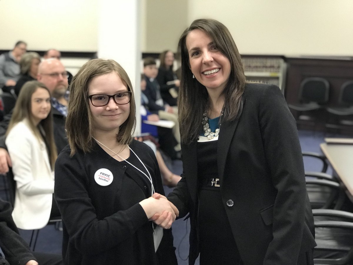 CHFSKy's tweet photo. Thank you @KYTreasurer Ball for your words of wisdom to @FRYSCKy pages &amp; for sharing the secret to a great 1st impression: the handshake https://t.co/E4WtVHzFAo