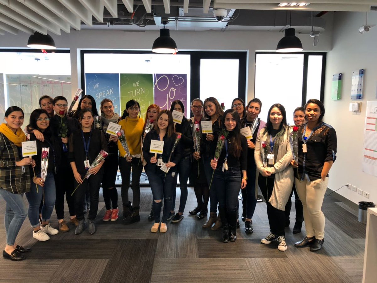 Happy Woman's Day to all the increadible women at AT&amp;T Chat Sutherland Bogota!!! Thank you for all your hard work💁