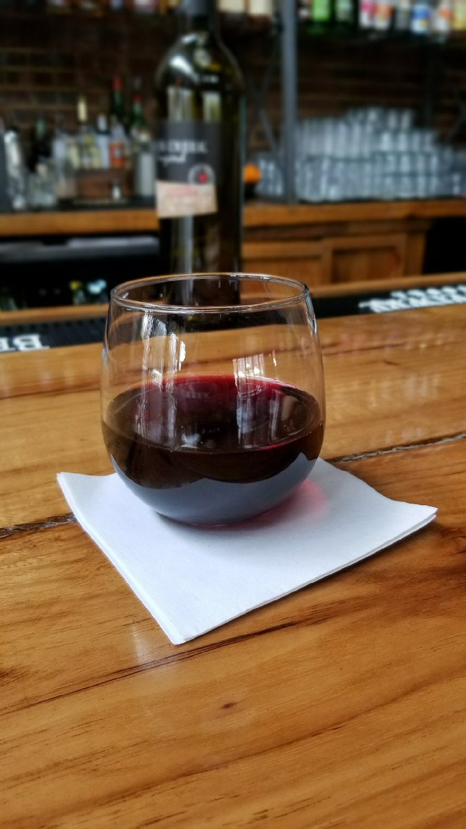 Here's to the women we love, and to the women who love us!
In honor of #InternationalWomensDay we have half off all House Wines ALL DAY🍷💋❤️