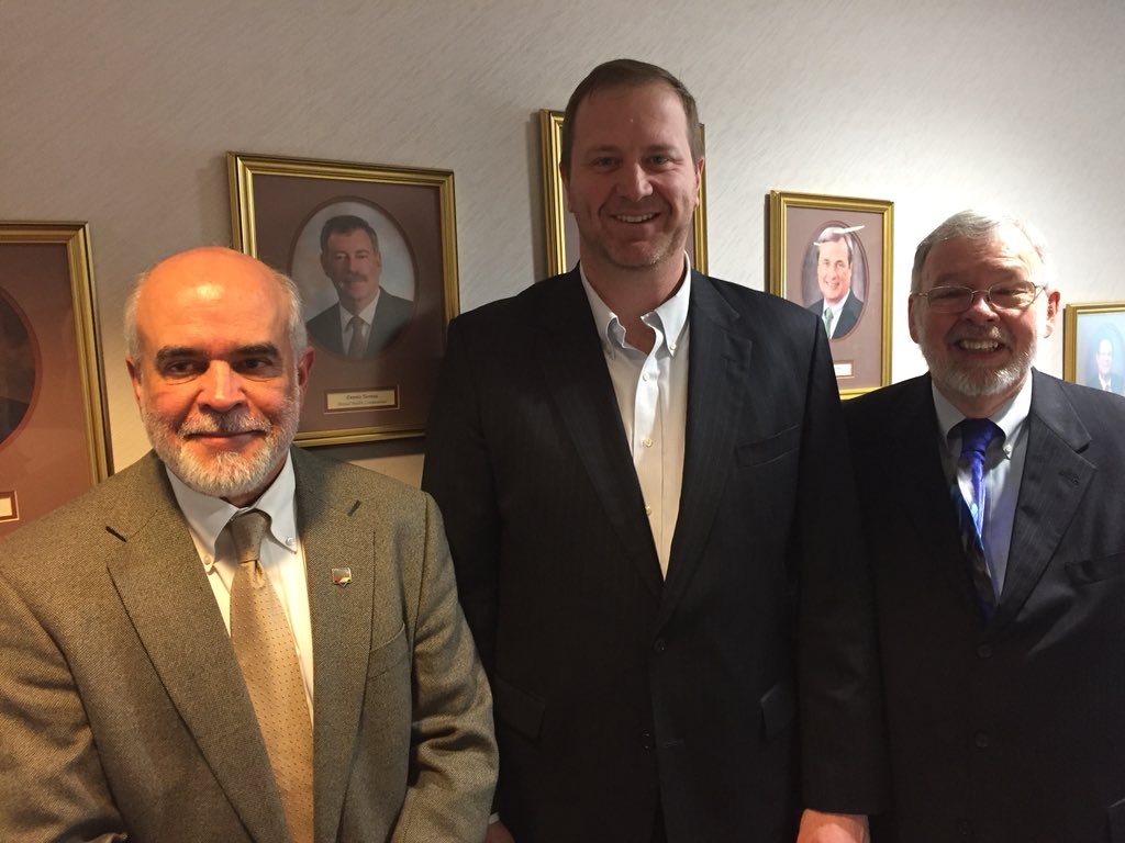 MentalHealthMO's tweet photo. DMH Dir Mark Stringer and Mental Health Commission Chair Karl Wilson welcome State Treasurer Eric Schmitt to share the benefits of the #MOABLE program. A great savings &amp; investment solution for people w/ disabilities. Learn more @MissouriABLE, https://t.co/c0oFG1cshG https://t.co/Z3jUOTU2zk