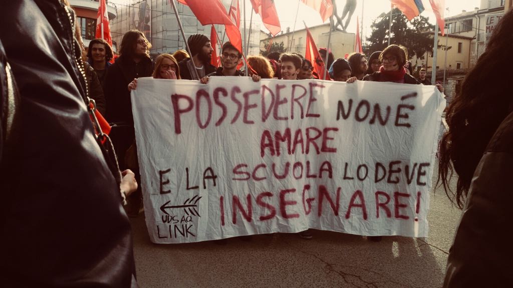 CarusiFrancesca's tweet photo. #L'Aquila #8M
#wetoogether #nonunadimeno
Possedere non è amare e la scuola lo DEVE insegnare!
@UdS_Studenti
@reteconoscenza https://t.co/qGyd1Xvzou