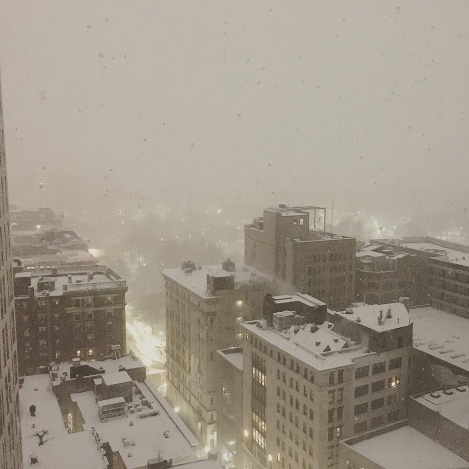 SynergyDG's tweet photo. Looks like a snowy start to the first day of setup at @bostonseafood #SeafoodExpoNorthAmerica #boston #noreaster #seafood #tradeshow #tradeshowexhibits #tradeshowlife #synergydesigngroup #exhibitdesign #exhibitboston #exhibition #SENA2018 #SENA18 https://t.co/zxvG98UsEc