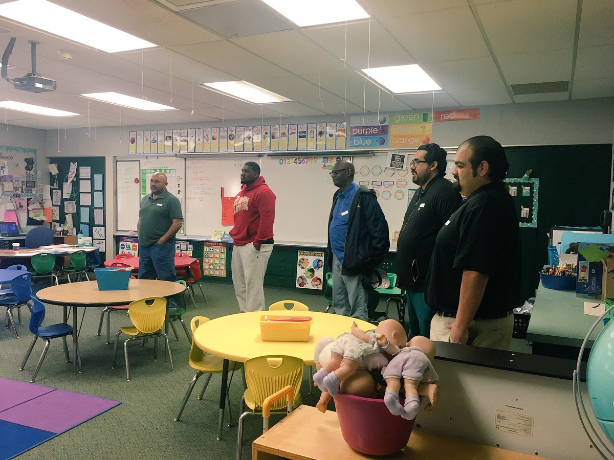 LAESPrincipal's tweet photo. Donuts with Dad Watch D.O.G.S event 🍩  So amazing to see so many positive male role models making a difference!! #LAESRocks #MakingADifference #community #DadsRock https://t.co/pTldINT0FU