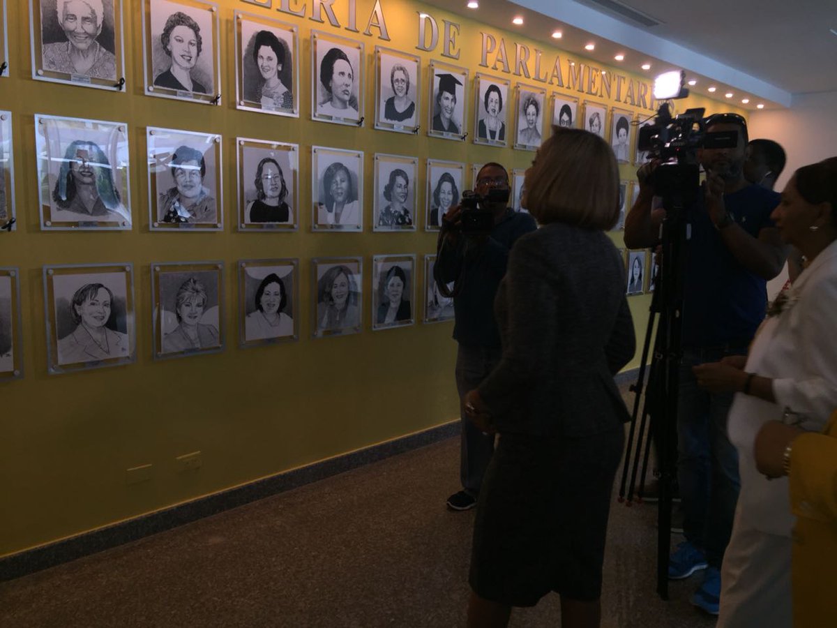 asambleapa's tweet photo. Presidenta @yanibel_abrego, Aida Adrión y Argénida de Barrios inauguraron la galería de Parlamentarias en el marco de la Celebración del #DiaInternacionalDeLaMujer en @asambleapa https://t.co/PlI2CAm5bl