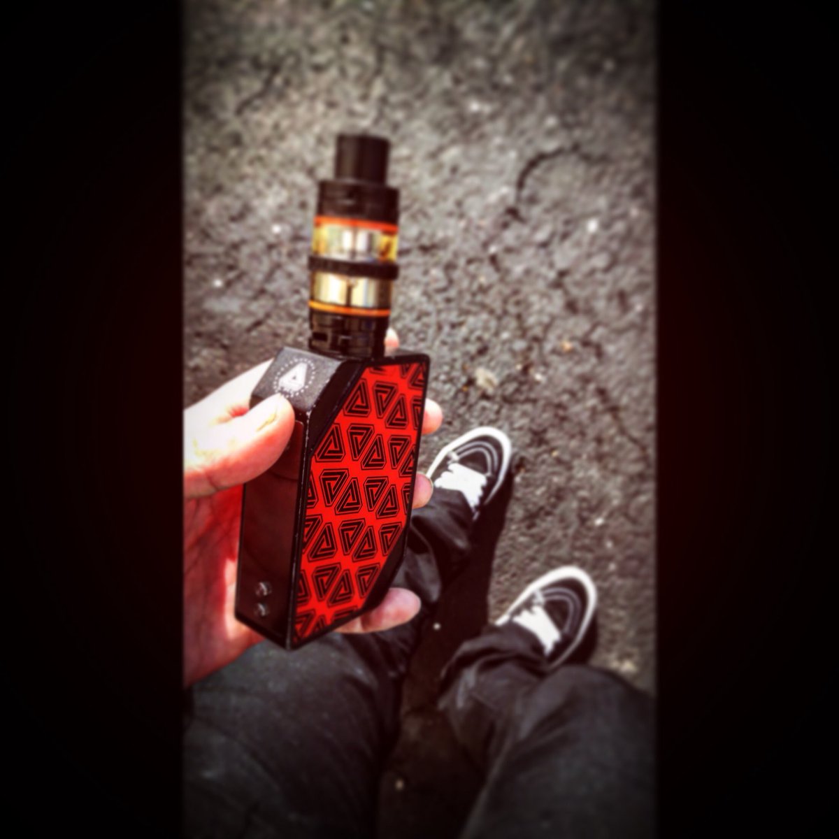 CGH_x_'s tweet image. So the douche is back. #handcheck #vapelife #limitlessmod #cloudbeast