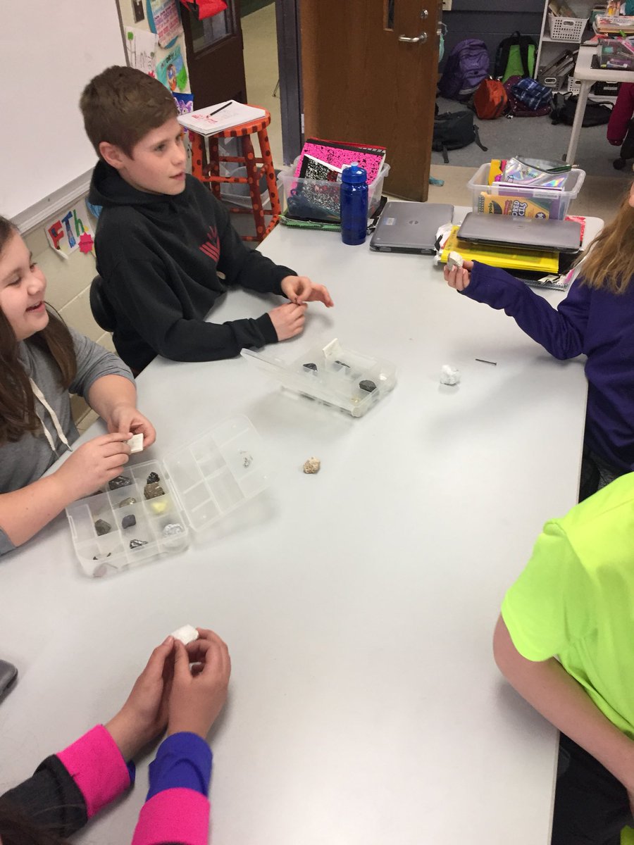 RodgersC_'s tweet photo. Geologists in the making! Testing each rock to figure out if it is igneous, sedimentary, or metamorphic! #rockingoodtime @EESMaher @scienceCCPS https://t.co/nA8fHtT9u8