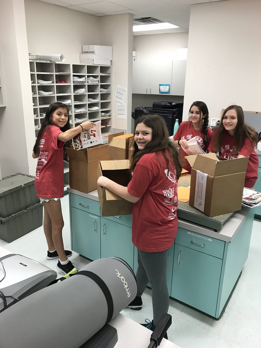 ARockenBrown's tweet photo. We put these middle school kids to work! #LTMServes @HicksSamuel @ltisdschools https://t.co/FWtaVVOJ9U