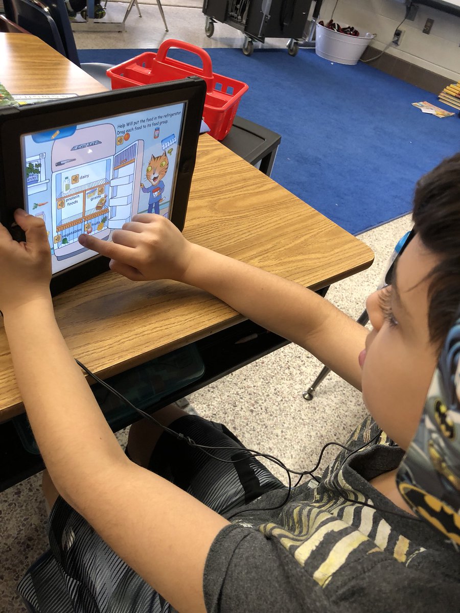 RedMillPE's tweet photo. 2nd grade is joining the #twobiteclub and taking their MyPlate assessment using the iPads! Thanks for the awesome FREE resource @USDANutrition! @RedMillES @RMESPrincipal https://t.co/KsBVXeLAk4